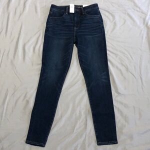 New with tags American Eagle size 6 jeans